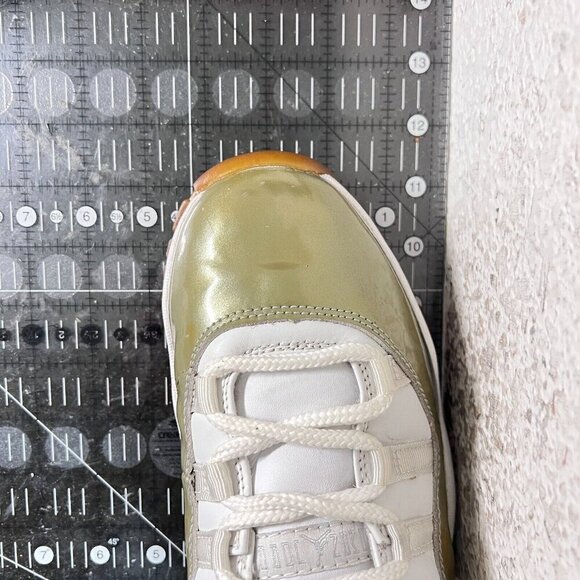 Vintage Nike Air Jordan XI R Women Size 10 833001-102 White Shoes Made In China - Picture 13 of 13